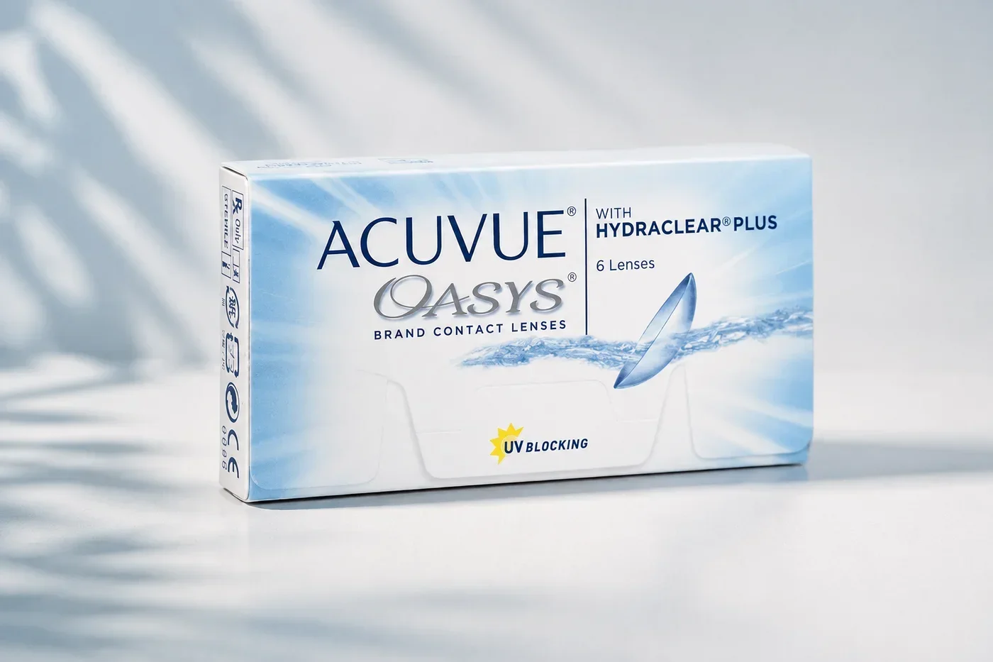 Balenie kontaktných šošoviek Acuvue Oasys na svetlom pozadí